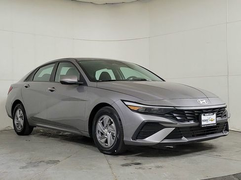 Used 2024 Hyundai Elantra SE image 11