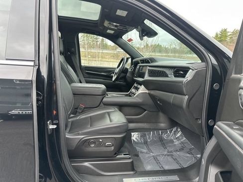 Used 2024 GMC Yukon XL Denali AWD/4WD image 13