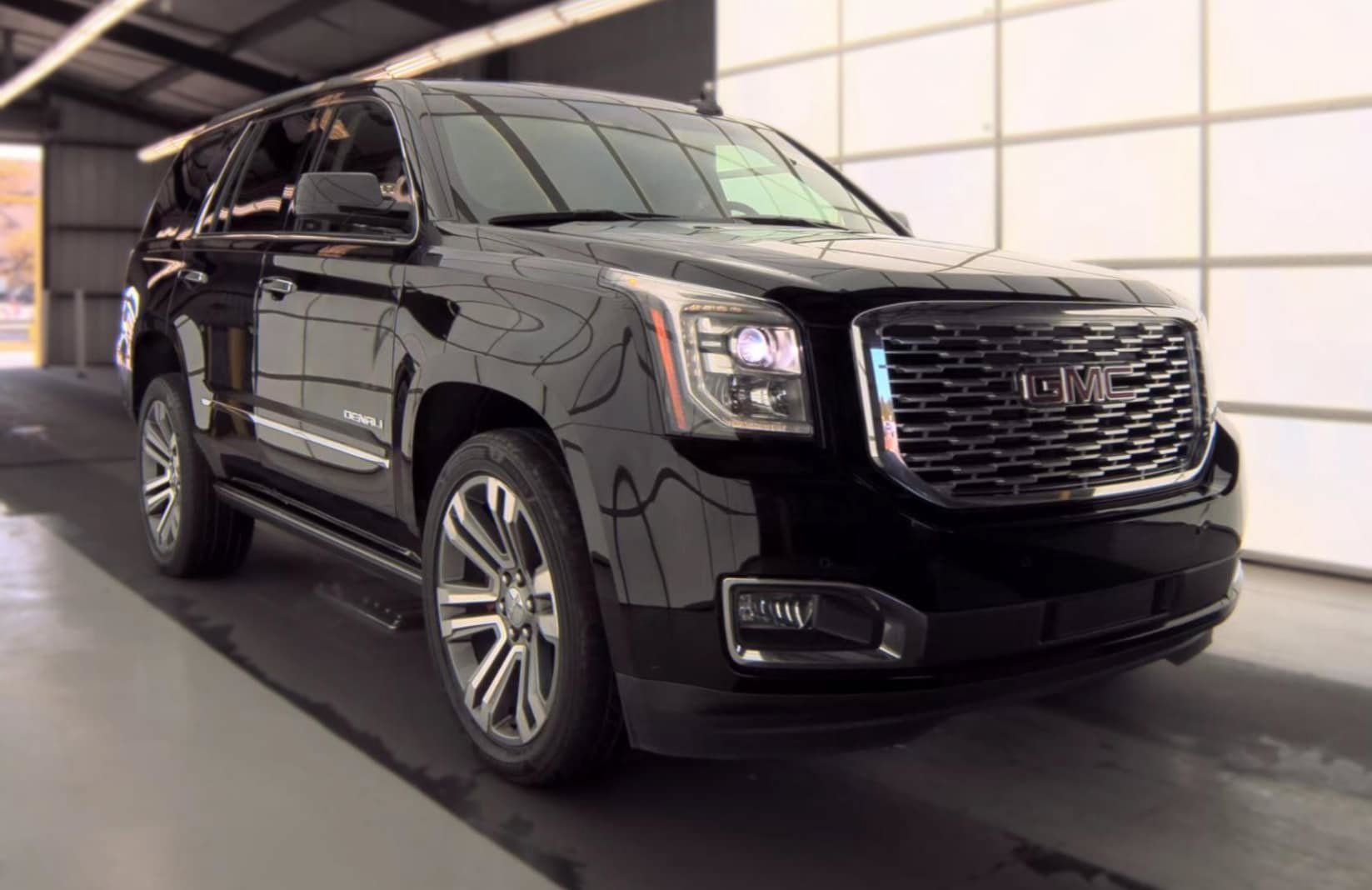 Used 2018 GMC Yukon Denali w/ Denali Ultimate Package AWD/4WD image 2