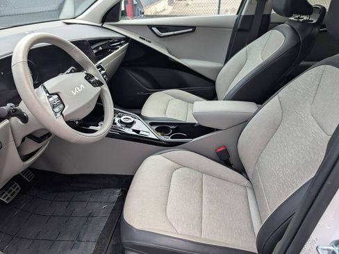 Used 2023 Kia Niro Wave w/ Wave Preserve Package FWD image 10