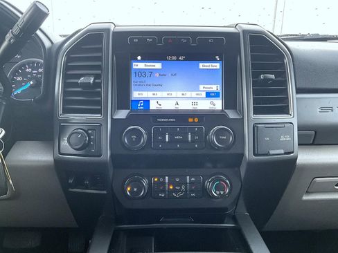 Used 2019 Ford F250 XLT w/ XLT Premium Package AWD/4WD image 14