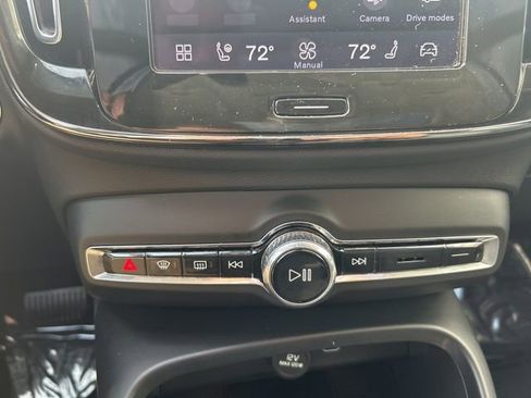 Certified 2025 Volvo XC40 B5 Plus AWD/4WD image 25