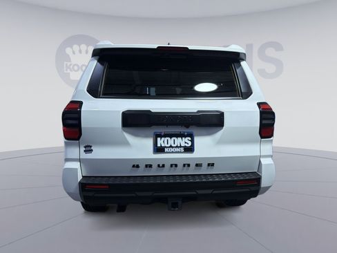 Used 2025 Toyota 4Runner SR5 AWD/4WD image 5