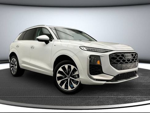 New 2026 Audi Q3 quattro 2.0T AWD/4WD image 2