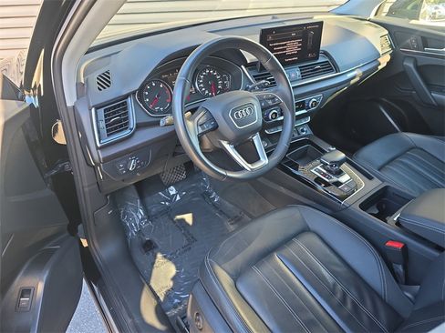 Used 2022 Audi Q5 2.0T Premium w/ Convenience Package image 4