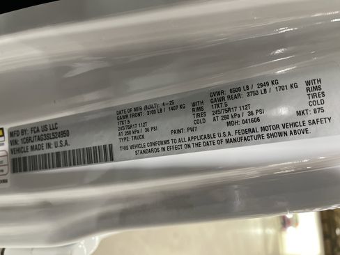 Used 2025 Jeep Gladiator Sport image 27