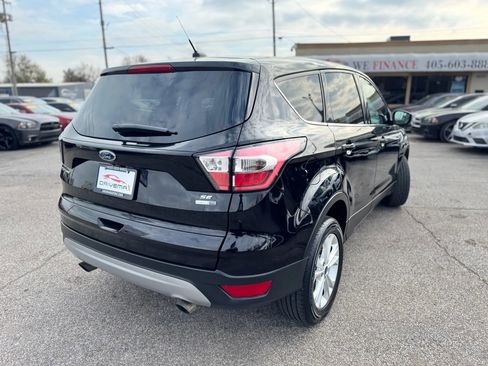 Used 2017 Ford Escape SE w/ SE Cold Weather Package image 3
