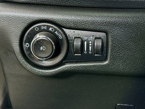Used 2022 Chrysler Pacifica Touring-L w/ S Appearance Package FWD image 10