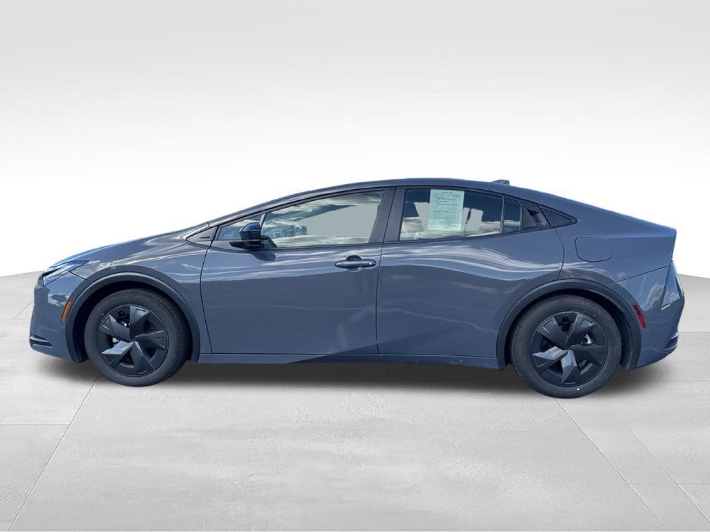 Used 2025 Toyota Prius LE FWD image 8