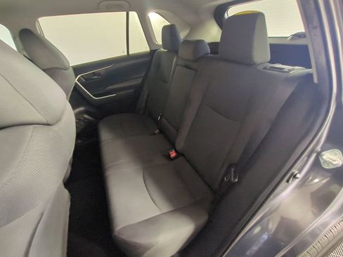 Used 2021 Toyota RAV4 LE FWD image 15