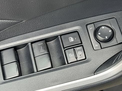 Used 2021 Toyota RAV4 LE AWD/4WD image 12