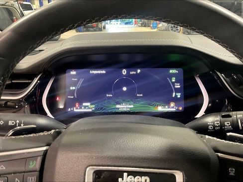 Used 2023 Jeep Grand Cherokee 4WD 4xe w/ Luxury Tech Group II image 17