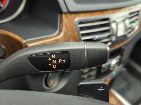 Used 2014 Mercedes-Benz E 350 4MATIC Sedan image 19