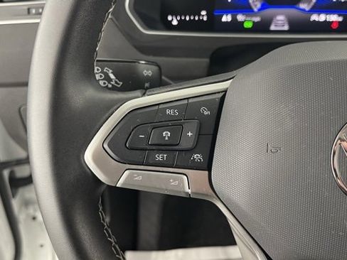 Used 2021 Volkswagen Tiguan SE R-Line image 37