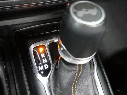 Used 2022 Jeep Wrangler Unlimited Sahara AWD/4WD image 23