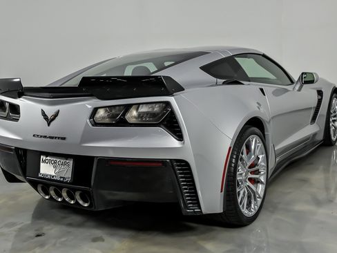 Used 2016 Chevrolet Corvette Z06 w/ 3LZ Preferred Equipment Group RWD image 12