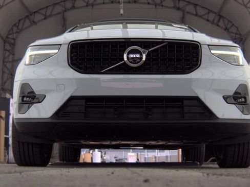 Used 2026 Volvo XC40 B5 Plus AWD/4WD image 5