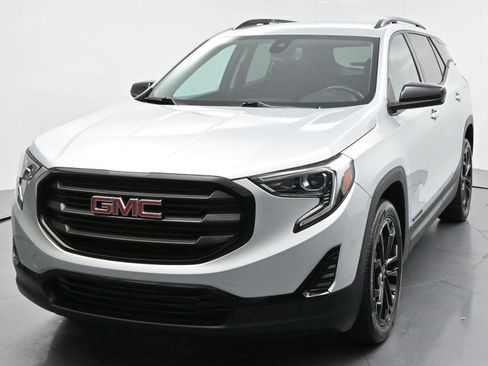 Used 2021 GMC Terrain SLE w/ Elevation Edition FWD image 3