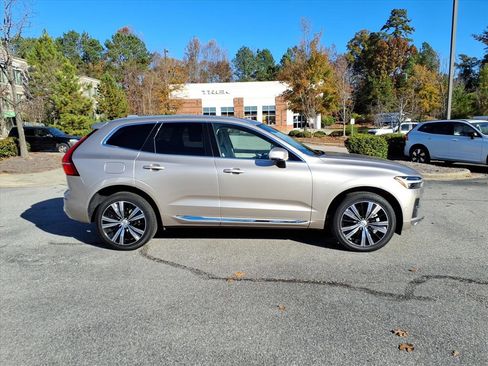 Certified 2023 Volvo XC60 B5 Plus w/ Climate Package image 2