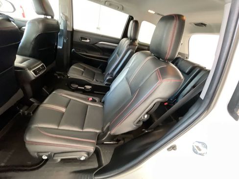 Used 2019 Toyota Highlander SE AWD/4WD image 23