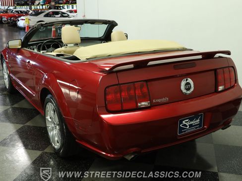 Used 2006 Ford Mustang GT RWD image 8