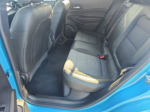 Used 2025 Chevrolet Trax LT FWD image 12