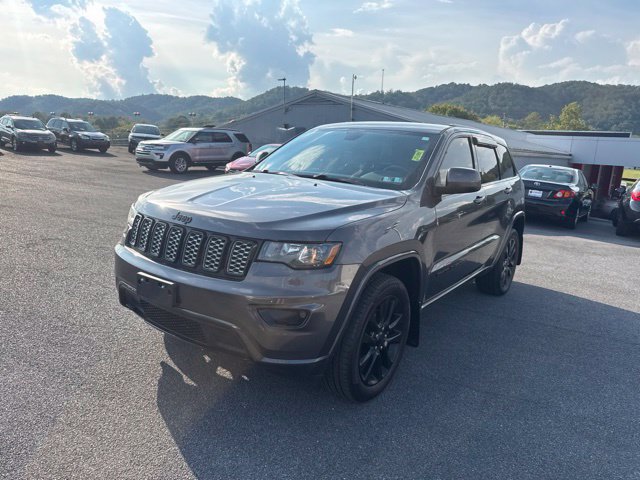 Used 2019 Jeep Grand Cherokee Altitude AWD/4WD image 4