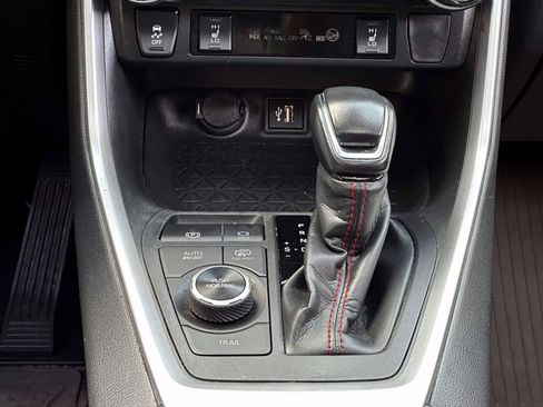 Used 2024 Toyota RAV4 SE w/ Weather & Moonroof Package AWD/4WD image 20