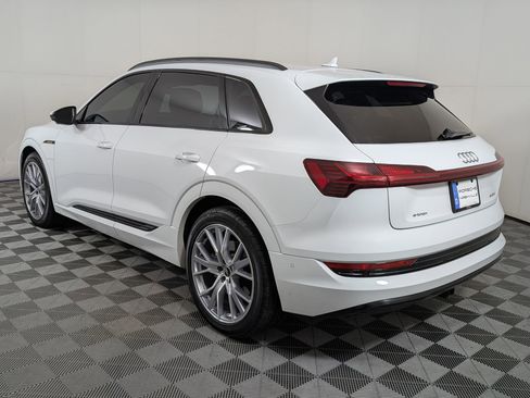 Used 2021 Audi e-tron Prestige w/ Prestige Package image 3
