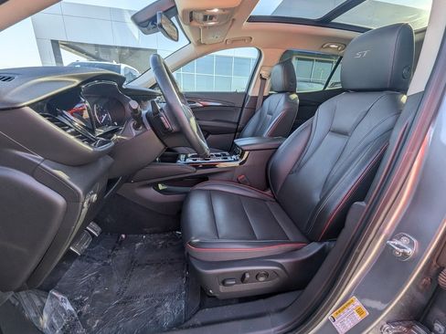 Used 2022 Buick Envision Essence w/ Sport Touring Package image 19