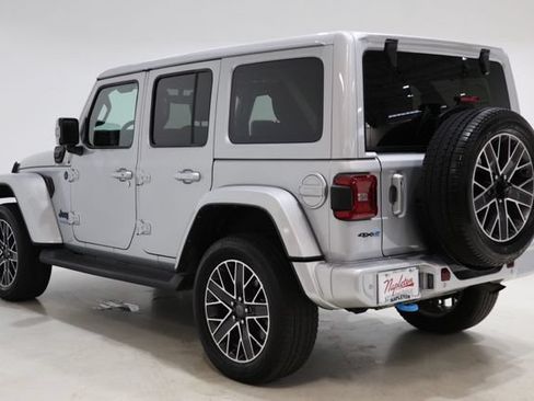 Used 2022 Jeep Wrangler Unlimited Sahara AWD/4WD image 6