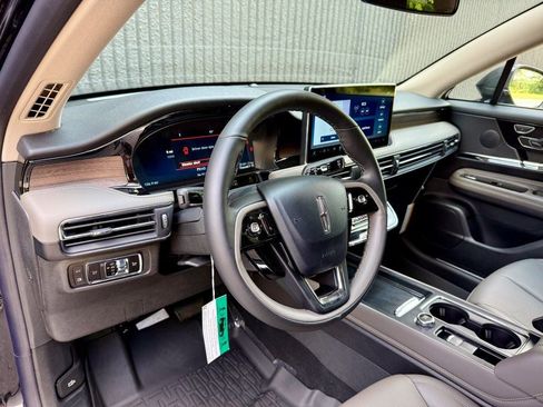 New 2025 Lincoln Corsair Grand Touring image 9