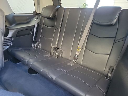 Used 2020 Cadillac Escalade Luxury image 32