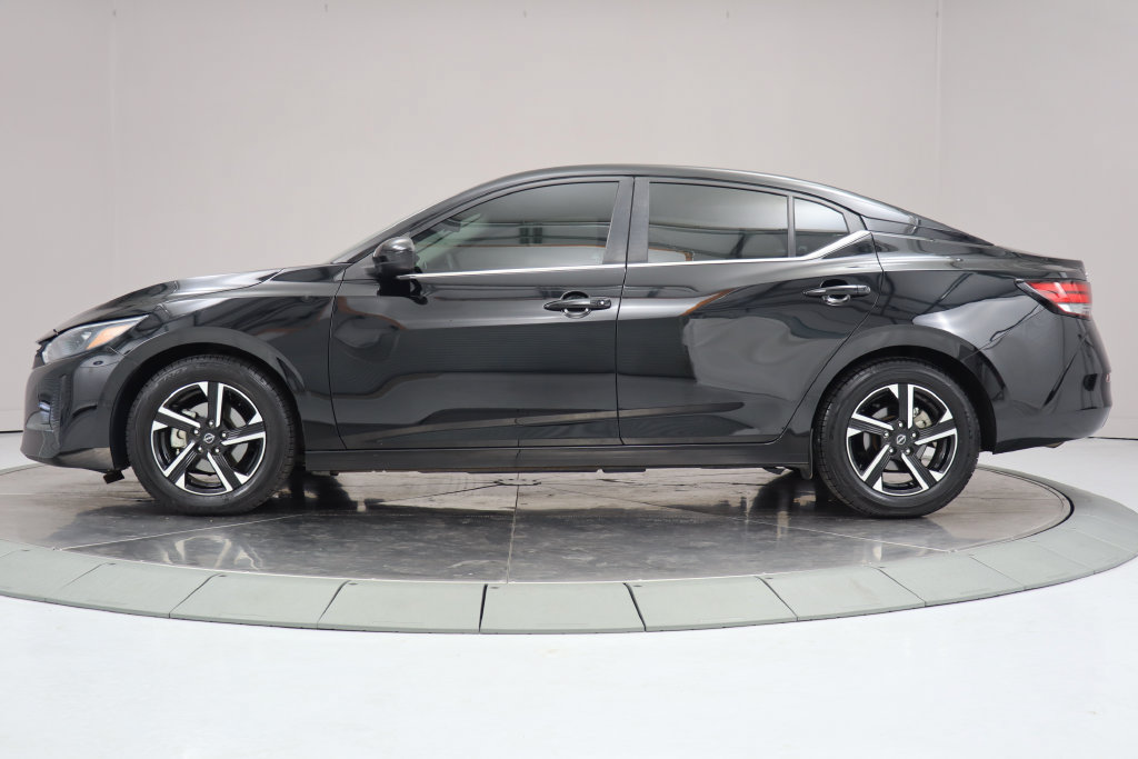 Used 2024 Nissan Sentra SV FWD image 2