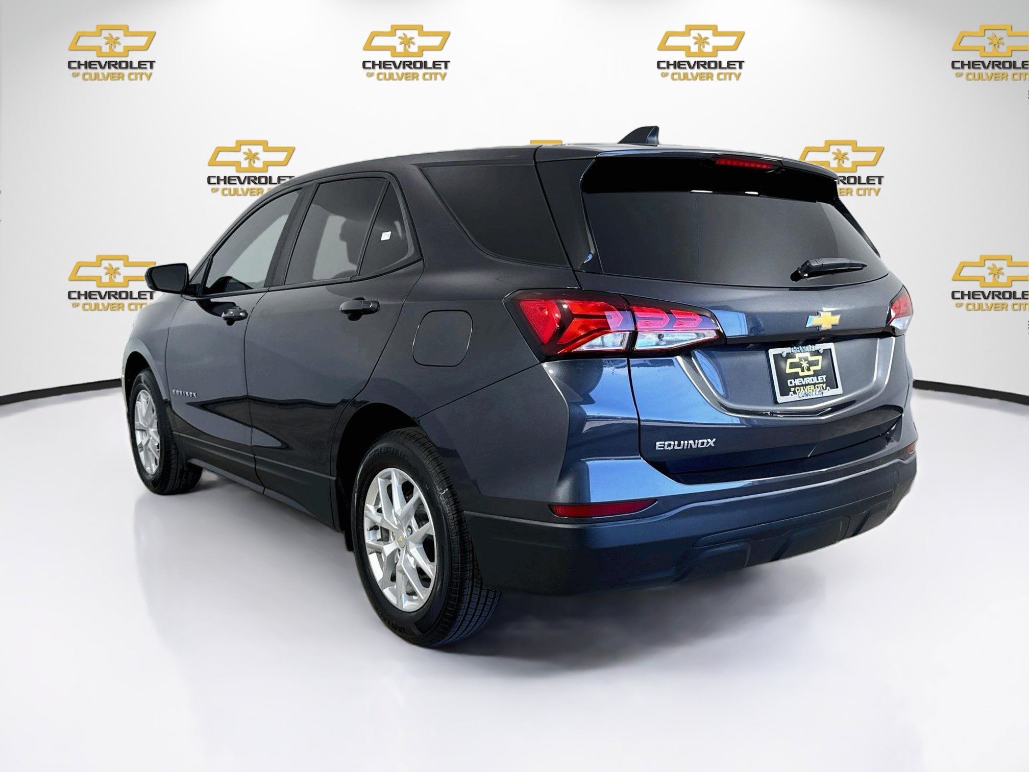 Used 2022 Chevrolet Equinox LS w/ LS Convenience Package FWD image 6