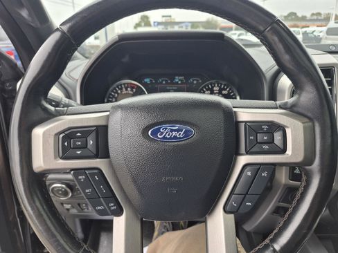 Certified 2020 Ford F150 Platinum w/ Equipment Group 701A Luxury image 17