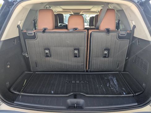 Used 2022 Nissan Pathfinder Platinum w/ Cargo Package FWD image 24