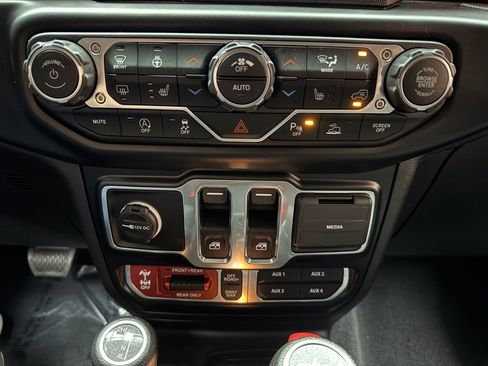 Used 2022 Jeep Wrangler Rubicon w/ Cold Weather Group AWD/4WD image 20