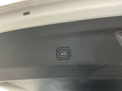 Used 2024 GMC Yukon XL SLT image 31