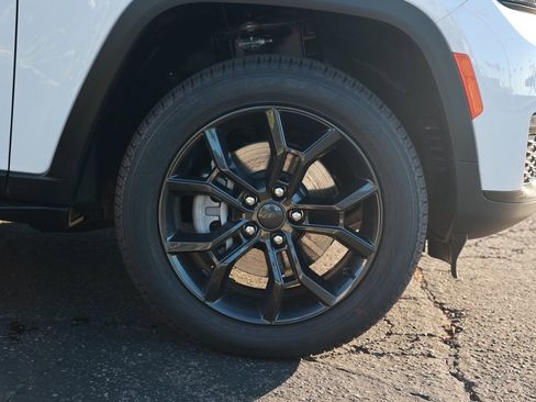 New 2025 Jeep Grand Cherokee L Limited image 8