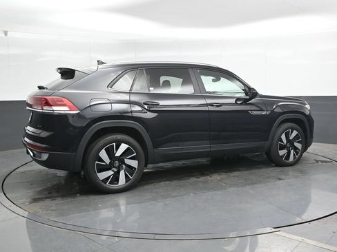Used 2024 Volkswagen Atlas Cross Sport SE AWD/4WD image 2