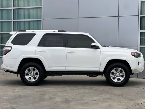 Used 2022 Toyota 4Runner SR5 AWD/4WD image 3