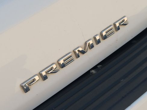 Used 2023 Chevrolet Suburban Premier image 13