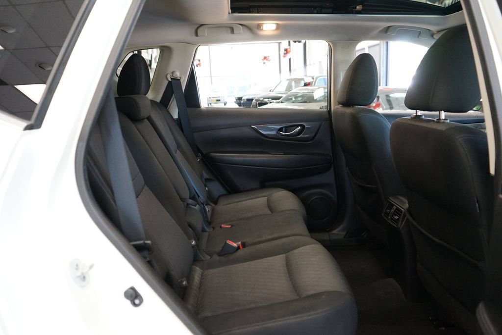 Used 2017 Nissan Rogue SV AWD/4WD image 14