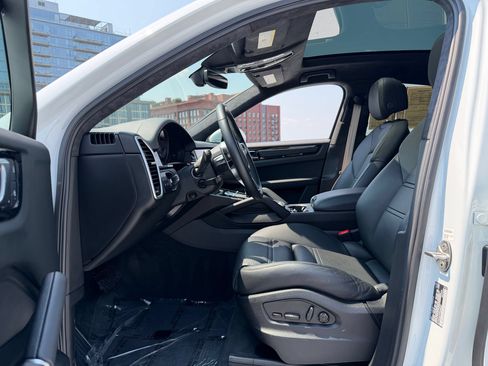 Certified 2023 Porsche Cayenne Coupe AWD/4WD image 33