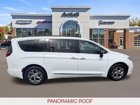 Certified 2023 Chrysler Pacifica Limited FWD image 7