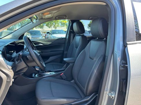 Used 2025 Buick Encore GX Preferred AWD/4WD image 25