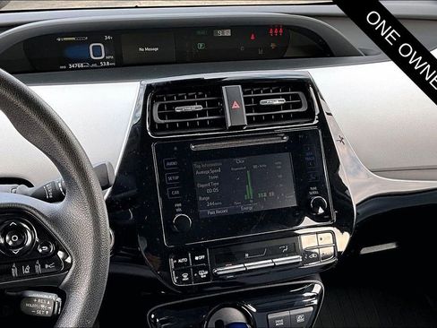 Used 2019 Toyota Prius LE image 9