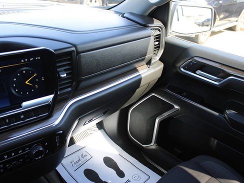 Used 2025 Chevrolet Silverado 1500 LT AWD/4WD image 18