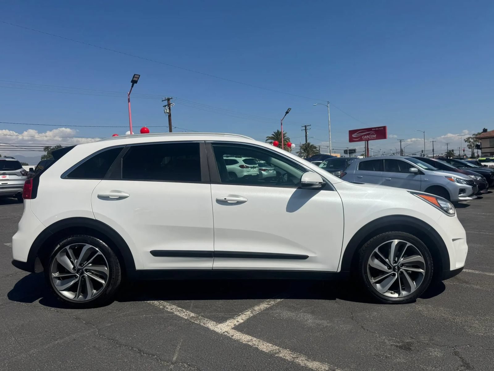 Used 2017 Kia Niro Touring w/ Advanced Technology Package FWD image 11